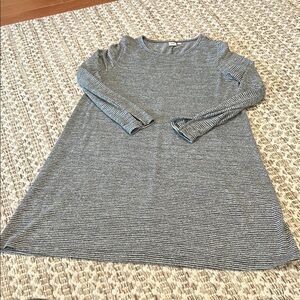 GAP Black and Gray long sleeved dress size Large, light sweater style